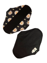 Load image into Gallery viewer, Anti-Slip Luxurious Daisy Black Zorb Reusable Sanitary Pad Size M - Regular Flow
